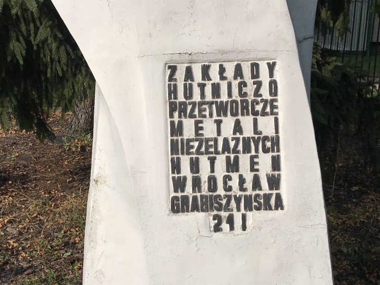 Nowy zabytek we Wrocławiu. Brutalistyczna wieża ciśnień [ZDJĘCIA], Jakub Jurek, bas