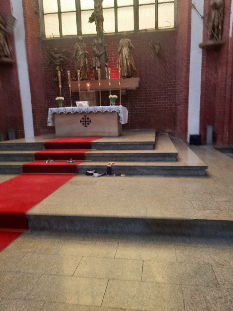 Mężczyzna zdewastował Katedrę św. Marii Magdaleny we Wrocławiu, Straż Miejska Wrocławia