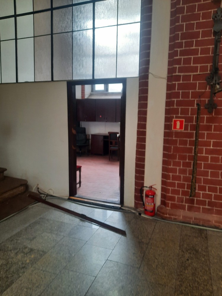 Wrocław: Agresywny mężczyzna zdewastował kościół [ZDJĘCIA], Straż Miejska Wrocławia