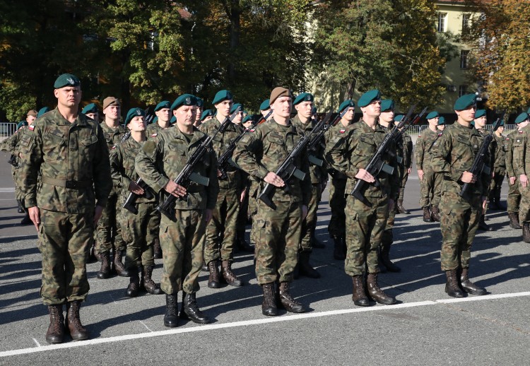 Żołnierze złożyli przysięgę w Akademii Wojsk Lądowych [ZDJĘCIA], Akademia Wojsk Lądowych