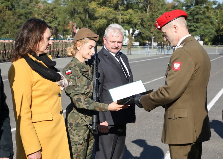 Żołnierze złożyli przysięgę w Akademii Wojsk Lądowych [ZDJĘCIA], Akademia Wojsk Lądowych