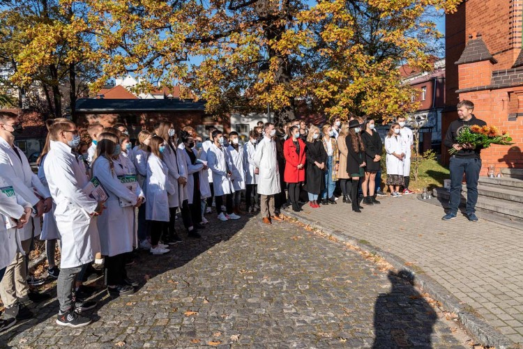 Hołd dla donatorów. 70 osób przekazało swoje ciała studentom anatomii [ZDJĘCIA], Tomasz Walów/UMW