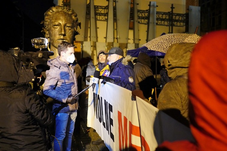Wrocław: Protest w obronie TVN-u. „To kolejny etap zamachu stanu” [ZDJĘCIA], Jakub Jurek