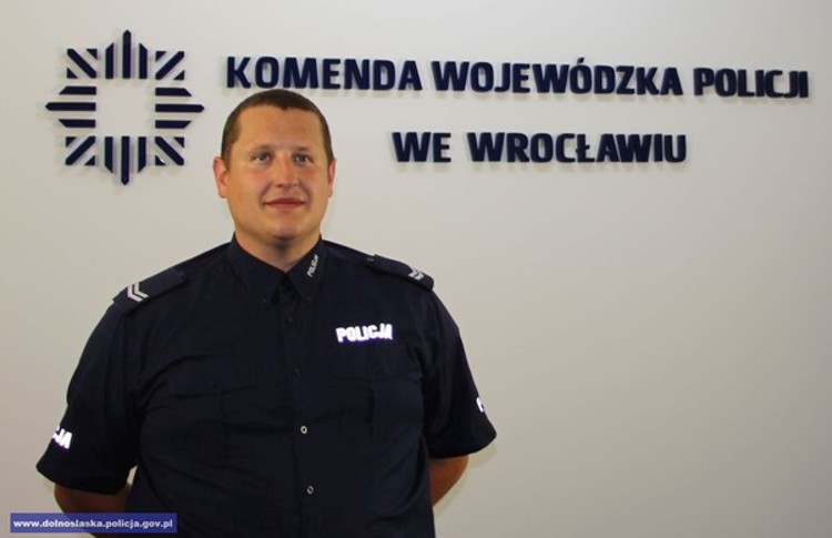 Policjant uratował życie 15-miesięcznemu dziecku, Dolnośląska Policja
