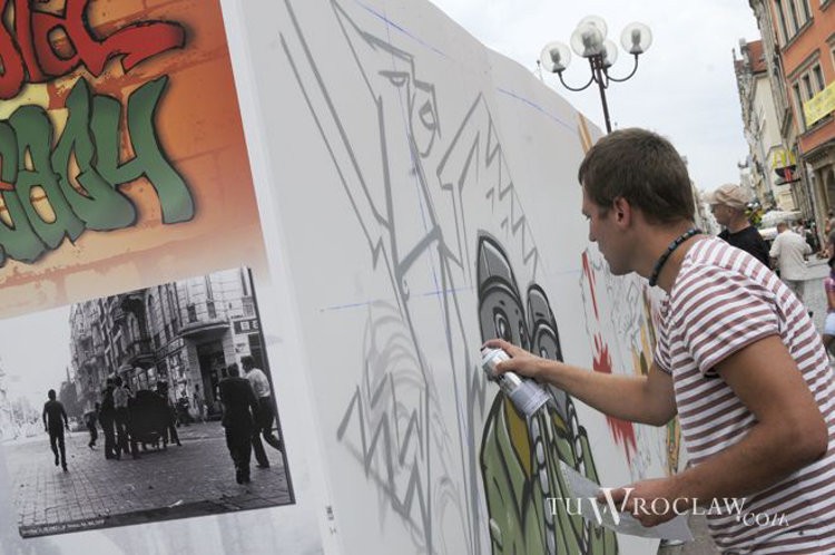 Twórca animacji dla Pink Floyd maluje mural we Wrocławiu, Magda Oczadły/archiwum