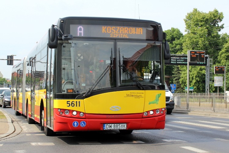 Nowa linia autobusowa z Wrocławia do Lutyni, Bartosz Senderek