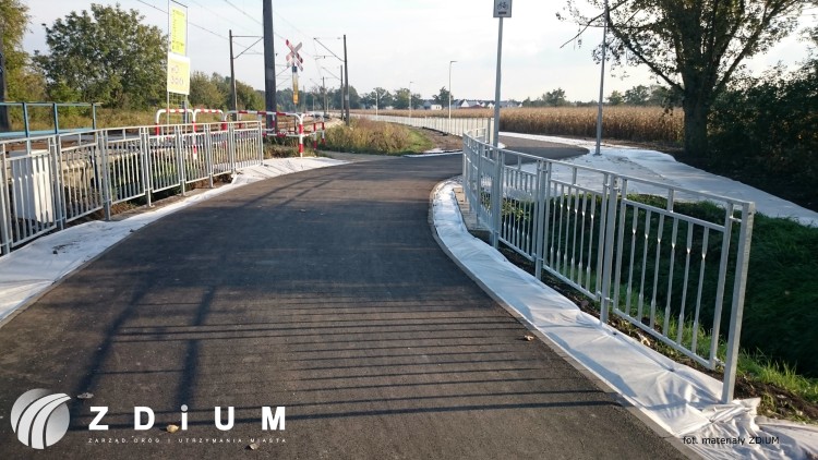 Można już korzystać z nowego łącznika pieszo-rowerowego na Brochowie, materiały ZDiUM