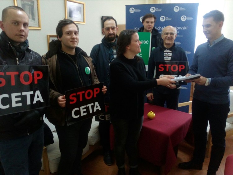 Odwiedzili wrocławskich europosłów, bo nie chcą CETA, Akcja Demokracja