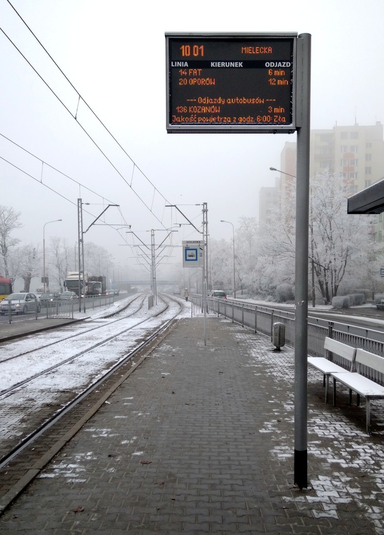 Na przystankach można sprawdzić, czy jest smog, Bartosz Senderek