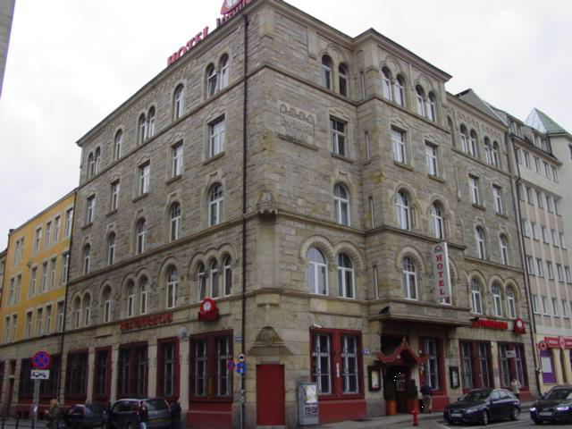 Politechnika Wrocławska sprzedała zabytkowy hotel na Starym Mieście. Kupił go deweloper, archiwum, mat. pras.