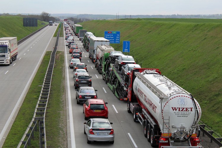 Polacy wracają z Niemiec. Potężne korki na A4, regionfan.pl