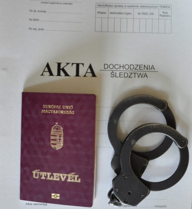 Ukrainka z wyłudzonym paszportem zatrzymana na wrocławskim lotnisku, mat. straży granicznej