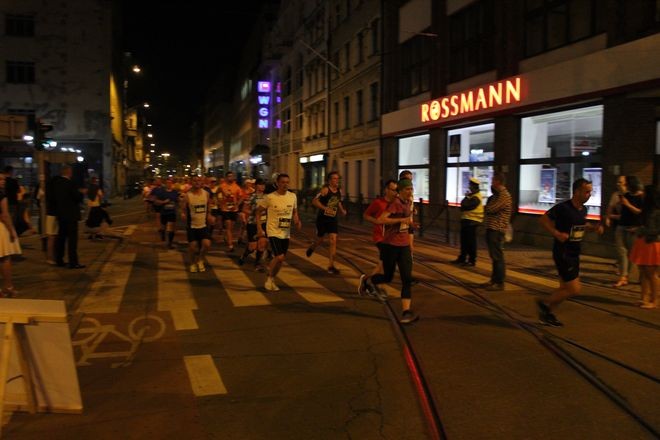 Półmaraton zablokuje ruch w mieście. Ale tylko wieczorem i w nocy [MAPA, INFOLINIA], daf, bas