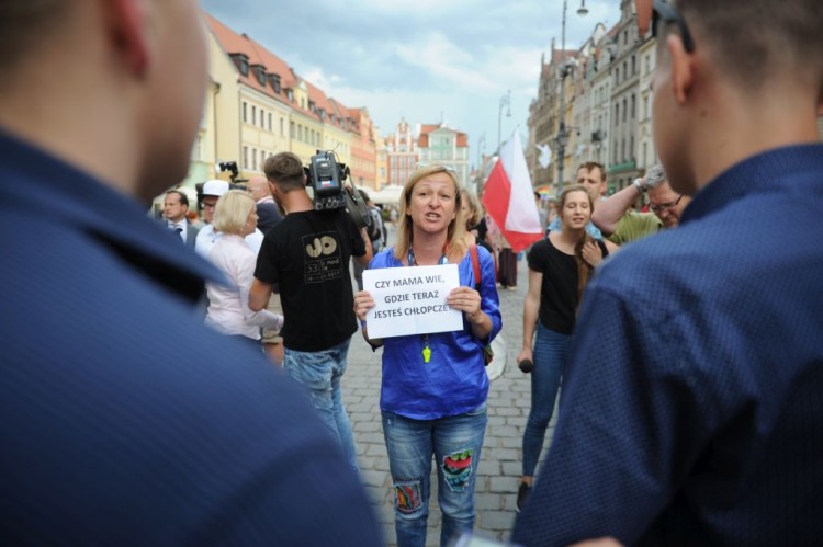 Dwie demonstracje na Rynku. Jedni za uchodźcami, drudzy przeciw [ZDJĘCIA, WIDEO], Wojciech Bolesta