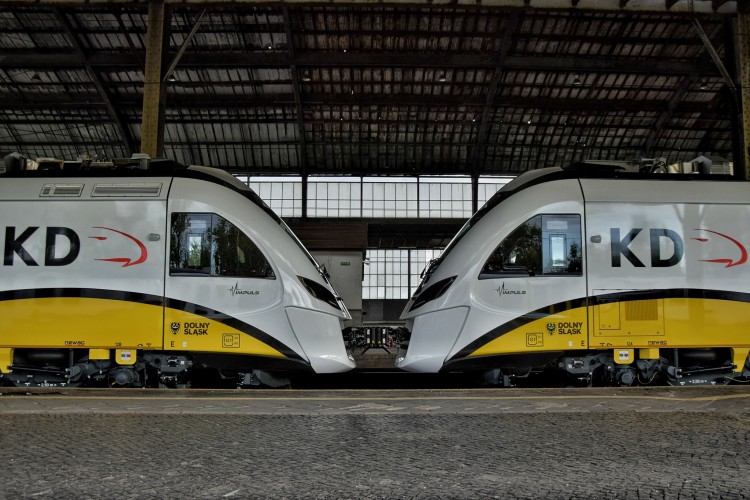 Nowe, 5-członowe pociągi KD są już Dolnym Śląsku. Lada dzień wyjadą na regularne kursy, KD