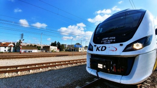 Nowe, 5-członowe pociągi KD są już Dolnym Śląsku. Lada dzień wyjadą na regularne kursy, KD