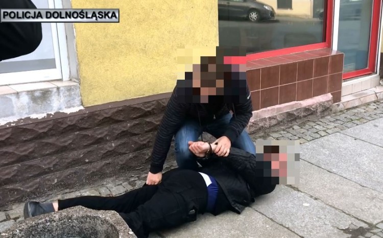 25-letni oszust z Internetu wpadł w ręce wrocławskich policjantów [ZDJĘCIA], Dolnośląska Policja