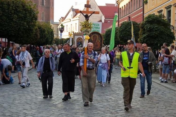 W sobotę przez Wrocław przejdzie pielgrzymka do Trzebnicy. Będą utrudnienia w ruchu [TRASA], 0