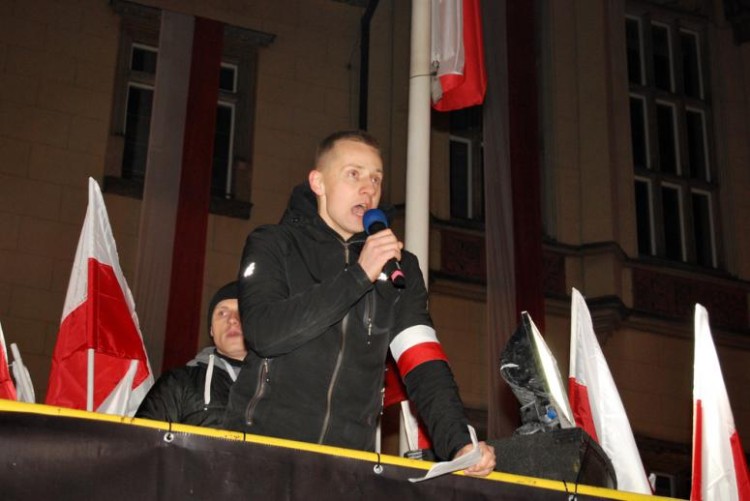 Sąd wycofał akt oskarżenia dla Międlara. Był ksiądz zapowiada kolejne przemówienie na wrocławskim Rynku, Bartosz Senderek