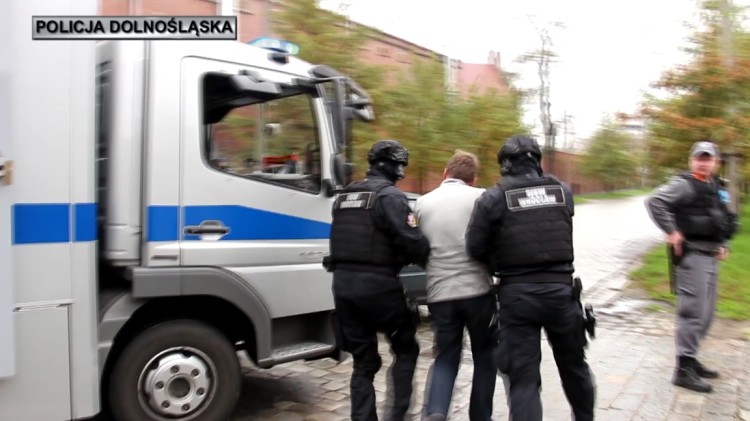 Wrocław: pozorowany wypadek ciężarówki przewożącej więźnia [WIDEO], Dolnośląska Policja