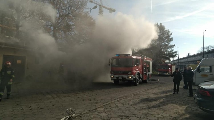 Wrocław: pożar na terenie Portu Miejskiego. Paliły się magazyny i warsztaty [ZDJĘCIA], Piotr Majchrzak