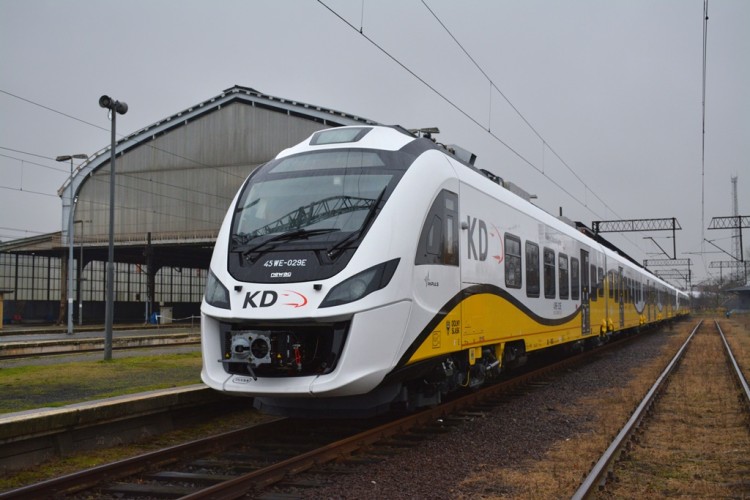 Wszystkie nowe pięcioczłonowe pociągi KD są już na Dolnym Śląsku, KD