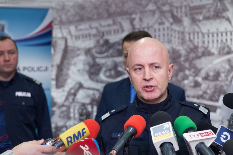 Minister Mariusz Błaszczak odwiedził policjanta rannego podczas strzelaniny w Wiszni Małej [ZDJĘCIA], Magda Pasiewicz