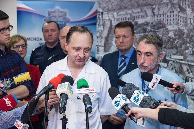 Minister Mariusz Błaszczak odwiedził policjanta rannego podczas strzelaniny w Wiszni Małej [ZDJĘCIA], Magda Pasiewicz