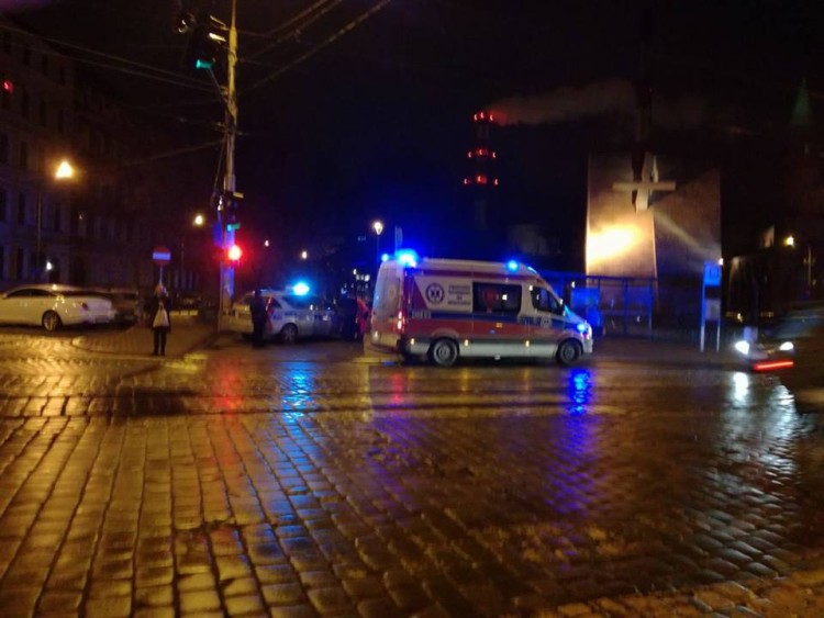 Śmierć na Nadodrzu. Mężczyzna zmarł po ataku padaczki na przystanku [ZDJĘCIA], Wrocławski Kierowca