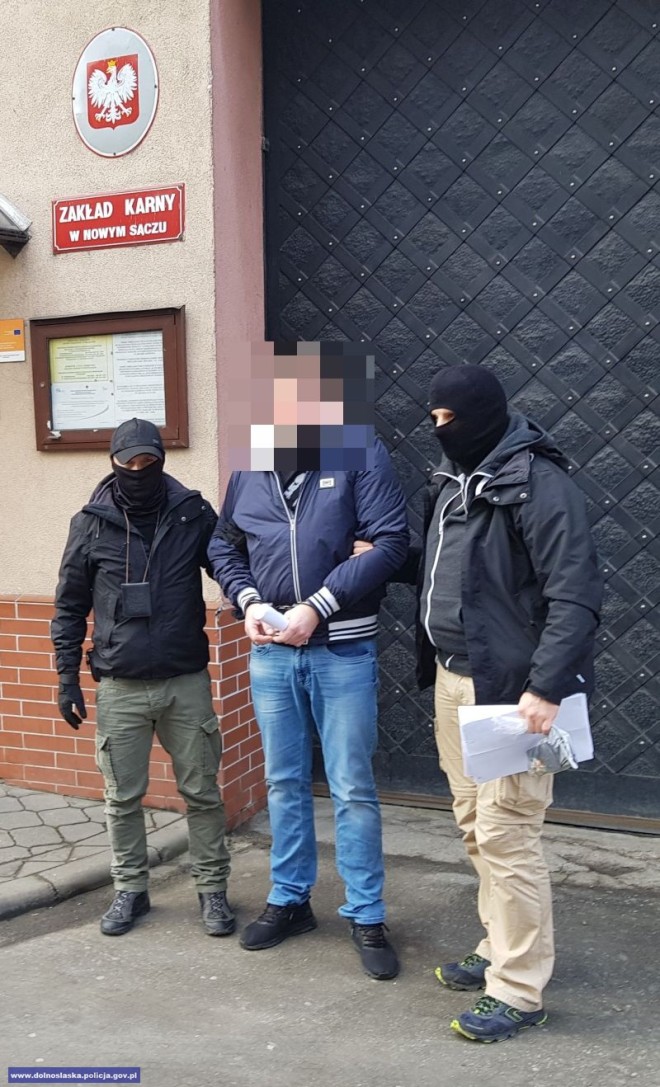 Wrocławscy policjanci złapali groźnego gangstera. Znaleźli go aż w Nowym Sączu, Dolnośląska Policja