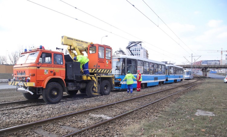 Wykolejenie tramwaju na ulicy Legnickiej [ZDJĘCIA], 0