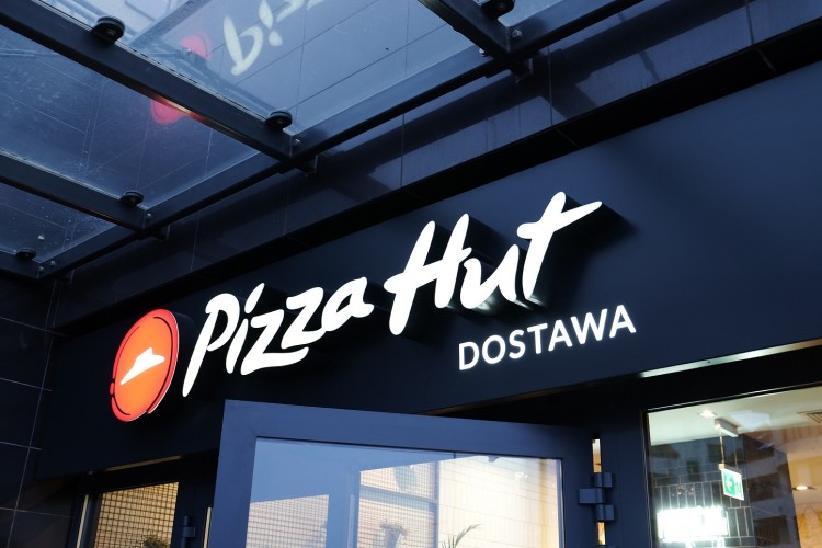 Pizza Hut otwiera nową restaurację. Darmowa pizza dla stu pierwszych klientów, mat. pras.