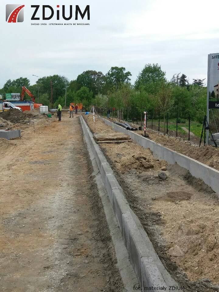 Trwa budowa drogi rowerowej na Stabłowicach, ZDiUM