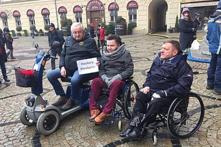 Wrocławianie, którzy wspierają protestujących w Sejmie, nie zostali do niego wpuszczeni, 0