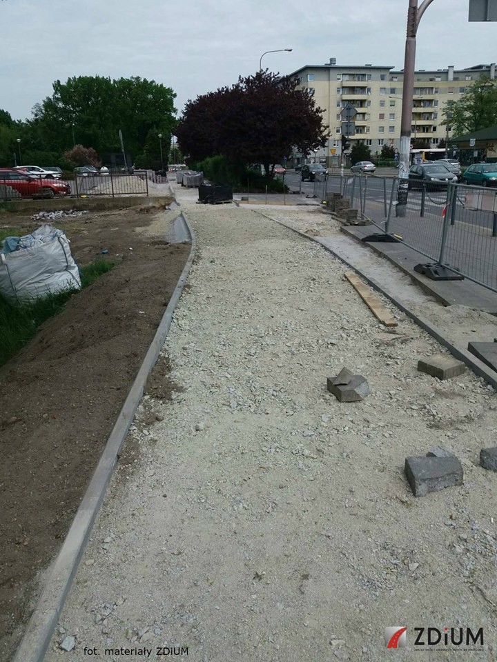 Kolejny etap prac przy budowie drogi rowerowej na alei Kromera, ZDiUM