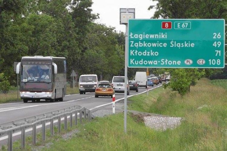 Droga do Wrocławia była zablokowana. W czołowym zderzeniu ciężarówek zginęła jedna osoba, archiwum
