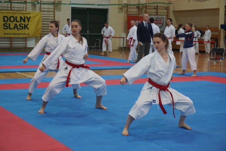 Worek medali wrocławskich studentów na Akademickich Mistrzostwach Polski w karate WKF, Biuro Prasowe AZS