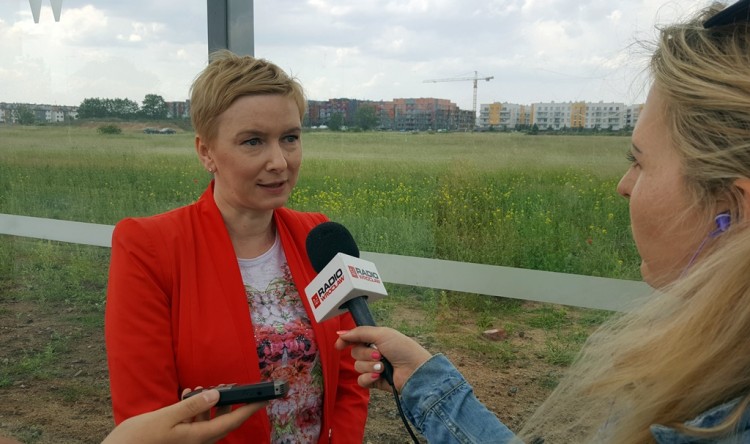 Stachowiak-Różecka apeluje o budowę szkoły na Lipie Piotrowskiej. Grunt ma dać Skarb Państwa, mat. prasowe