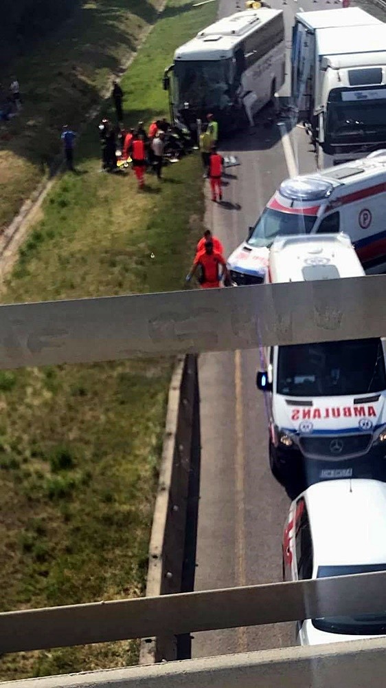 Wypadek autobusu z dziećmi na A4. Lądował śmigłowiec LPR [ZDJĘCIA], Magdalena Ankudowicz