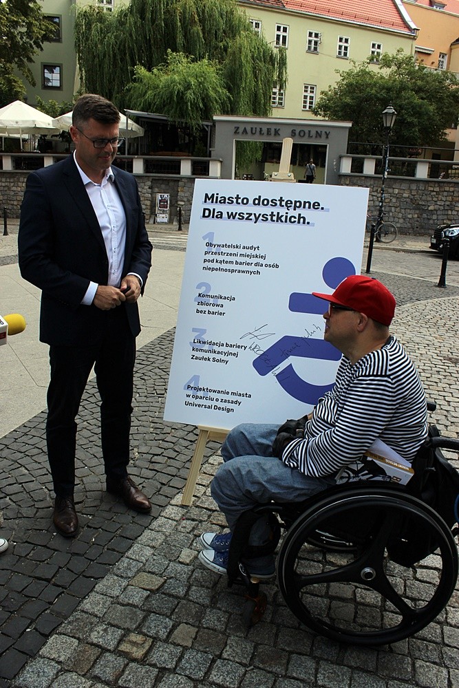 Niepełnosprawny aktywista chce Wrocławia dla wszystkich. „Zaułek Solny jest symbolem indolecji miasta”, 0