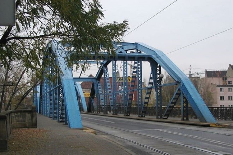 Most Sikorskiego uszkodzony po kolizji. Wprowadzono objazdy dla tramwajów, archiwum