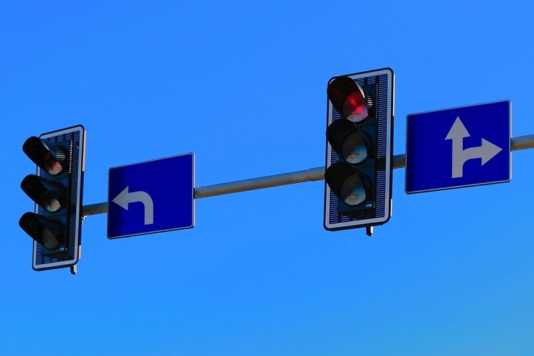 Awaria sygnalizacji świetlnej na ruchliwych skrzyżowaniach w centrum, pixabay.com