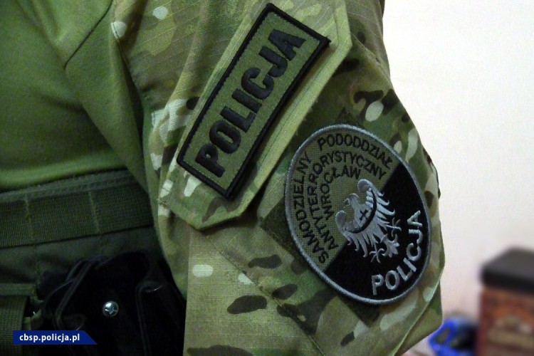 Wrocławscy policjanci zapobiegli przemytowi ponad 3 ton haszyszu, 0