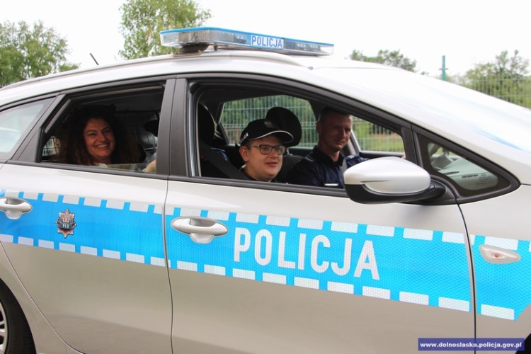 Dolnośląscy policjanci spełnili marzenie niepełnosprawnego Wiktora [ZDJĘCIA], KWP Wrocław