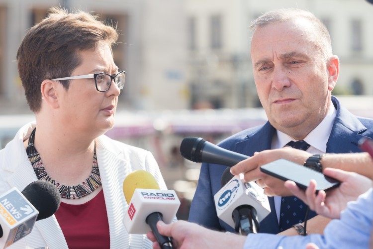 Koniec kandydatury Ujazdowskiego na prezydenta Wrocławia. PO poprze kandydata Nowoczesnej, Magda Pasiewicz