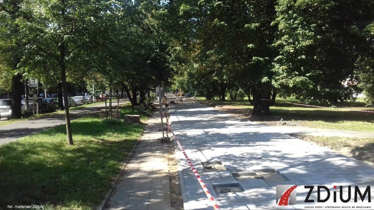 Miasto remontuje chodniki. Trwają prace na Grochowej, Powstańców Śląskich i Sułowskiej [ZDJĘCIA], ZDiUM