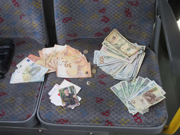 Niecodzienna zguba w autobusie MPK. Kierowca znalazł kilka tysięcy dolarów!, MPK Wrocław