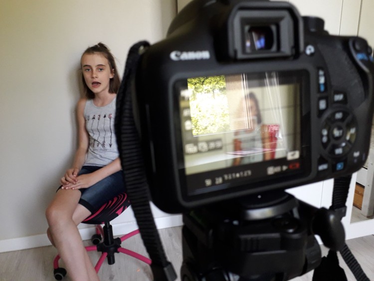 12-latka z Wrocławia nagrała teledysk o ciężkich szkolnych plecakach [ZDJĘCIA], Materiały prasowe
