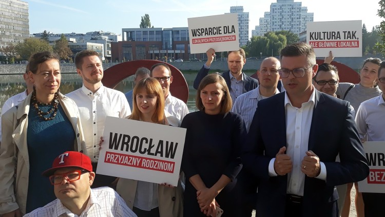 „Zdrojewski, Dutkiewicz… #IdzieNowe”. Michalak prezentuje listy do rady miejskiej, Michał Hernes