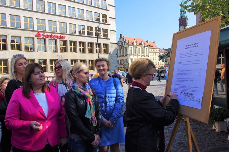 Koalicja Obywatelska obiecuje wrocławiankom InVitro, 24-godzinnego ginekologa i równe płace, mat. prasowe KKW Koalicja Obywatelska